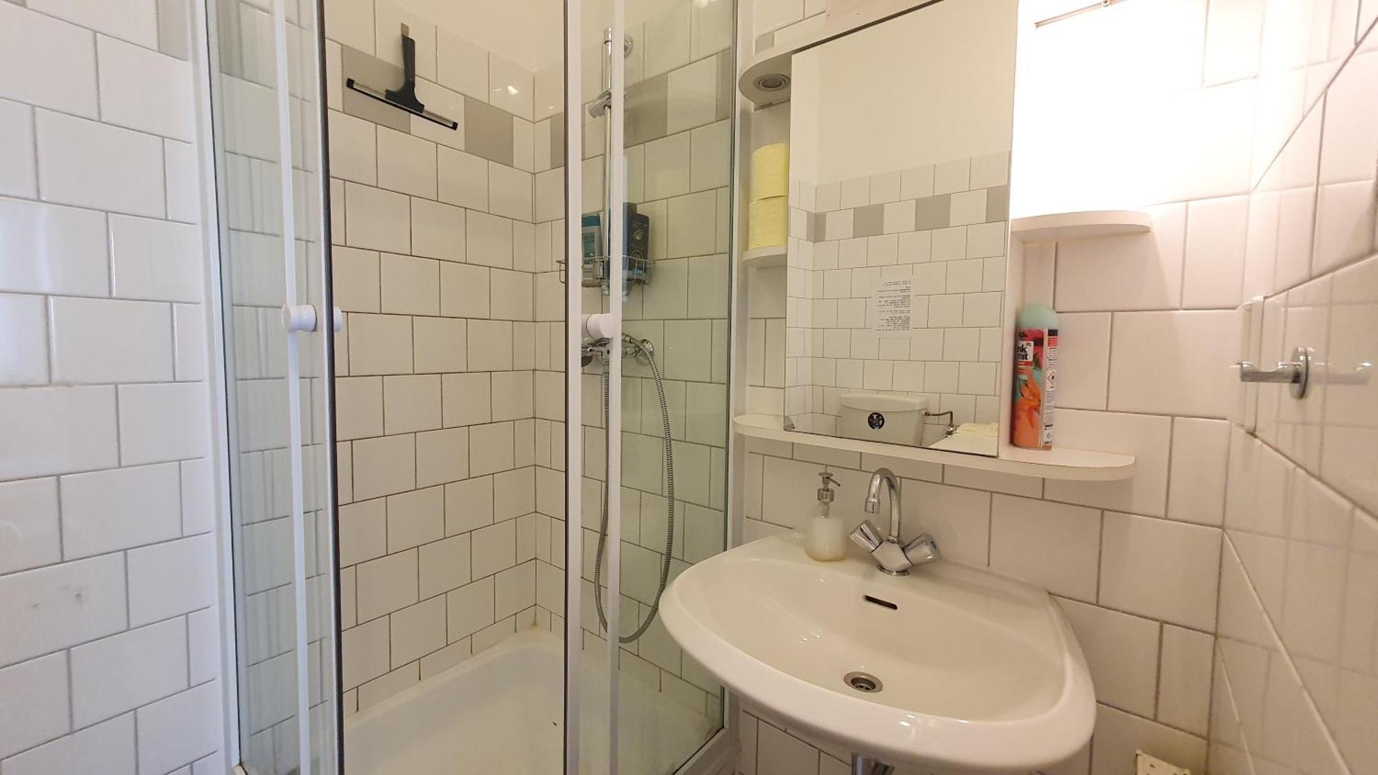 Quiet 2-Room Flat, Walking Distance To City Centre Vienna Exterior photo